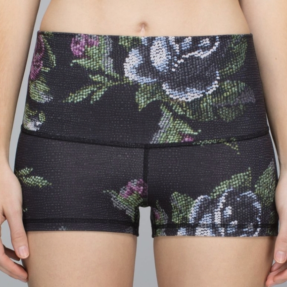 lululemon athletica Pants - Lululemon Boogie Short (Roll Down) *Full-On Luon Garden Party Smooth Silver Mul